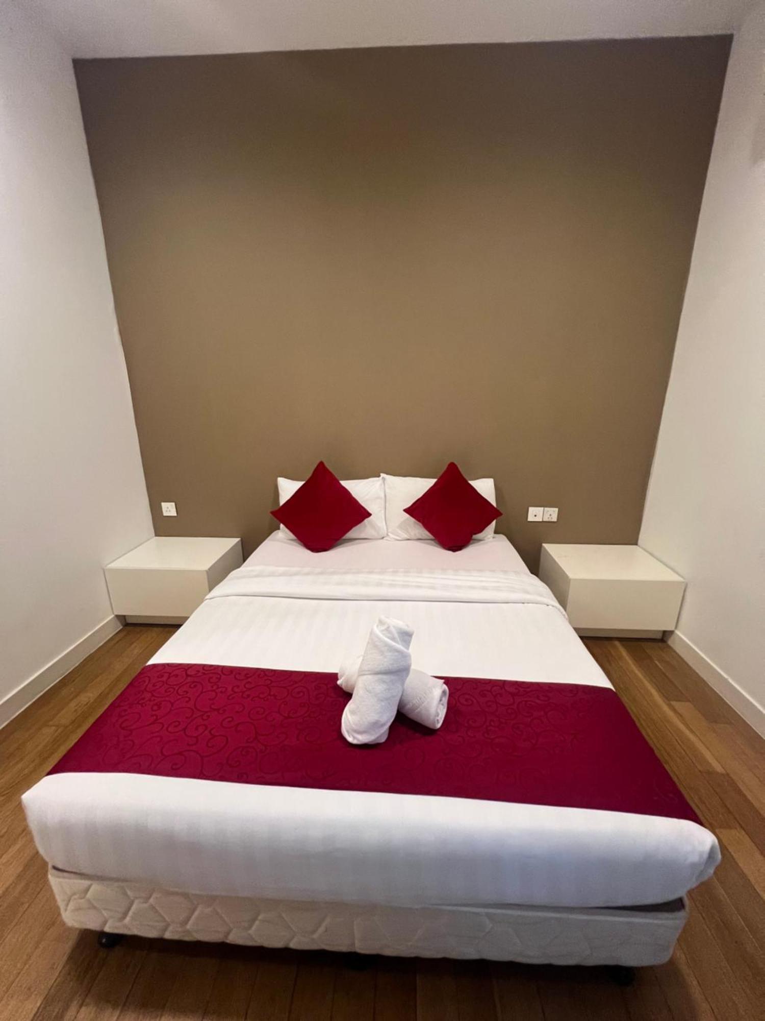 Hotel Platinum By Sleepy Owl 4*